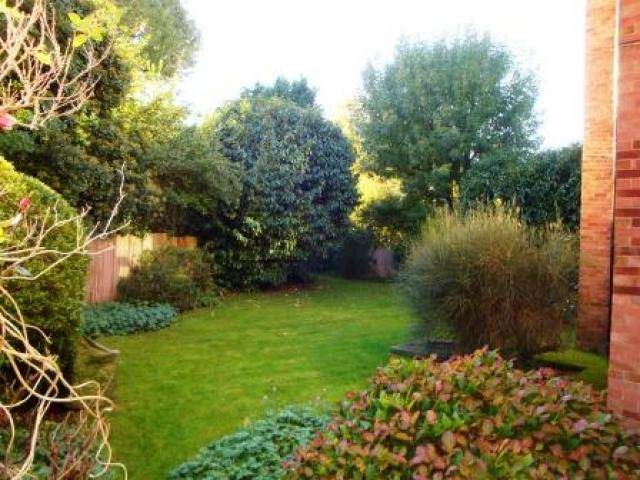 			1 Bedroom, 1 bath, 1 reception Flat			 Exeter Road, KILBURN/MAPESBURY